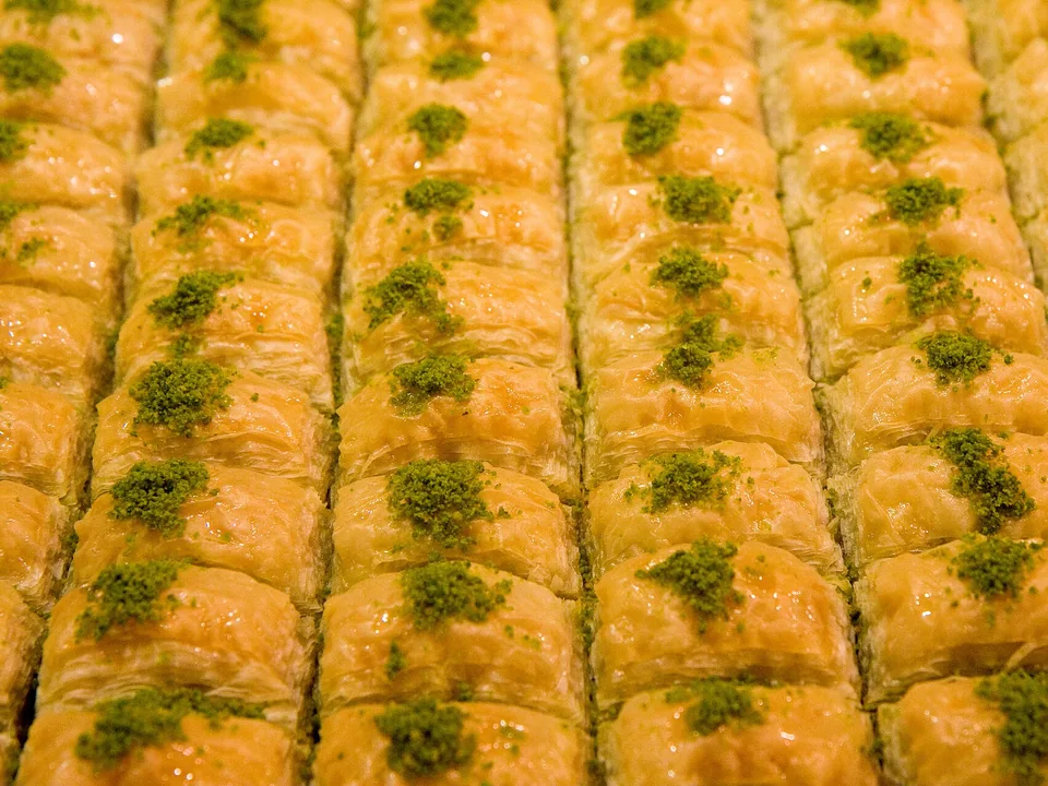 レモンローズシロップをまとったトルコ風ピスタチオ・バクラヴァ