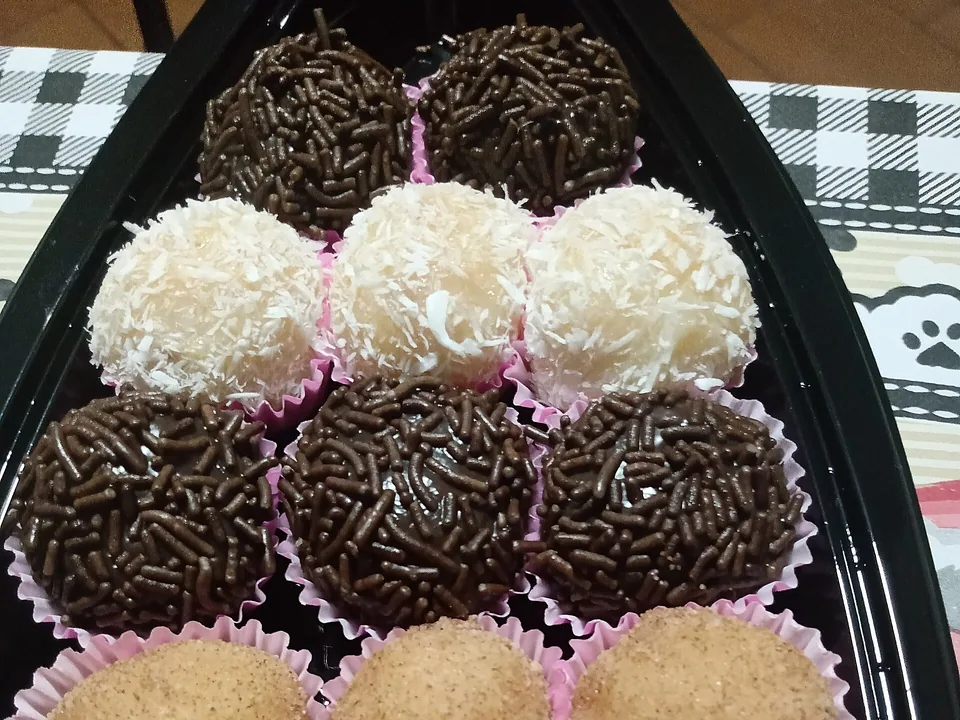 บริกาเดโรบราซิลคลุกเกล็ดช็อกโกแลต