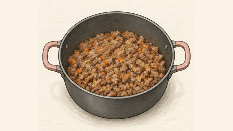タリアテッレ・アル・ラグー・ボロネーゼの手順2「肉を焼き付ける」を示す調理イラスト。